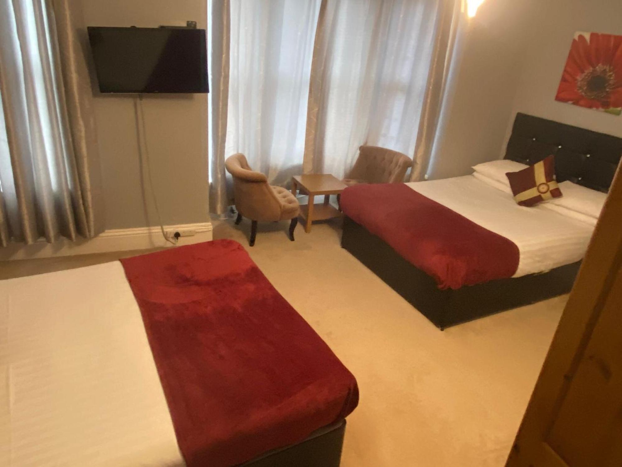 Diamonds Lodge Near York Hospital Phòng bức ảnh